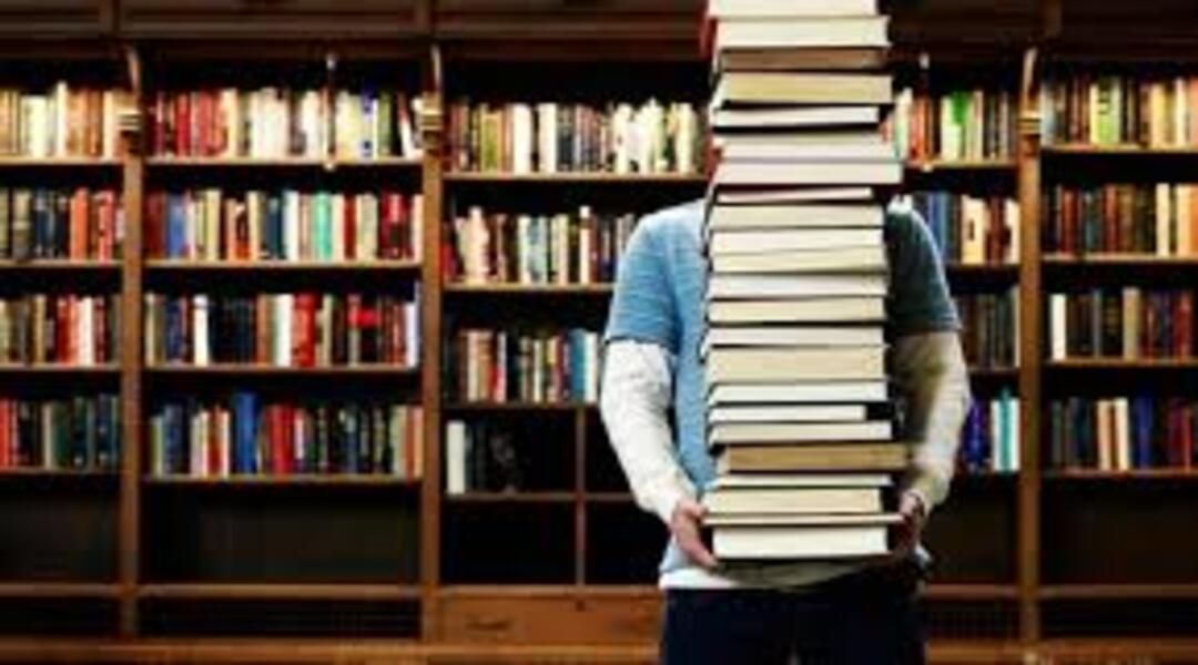 كيف تختار الكتاب المناسب لتعلم الاقتصاد بدون خلفية مسبقة؟