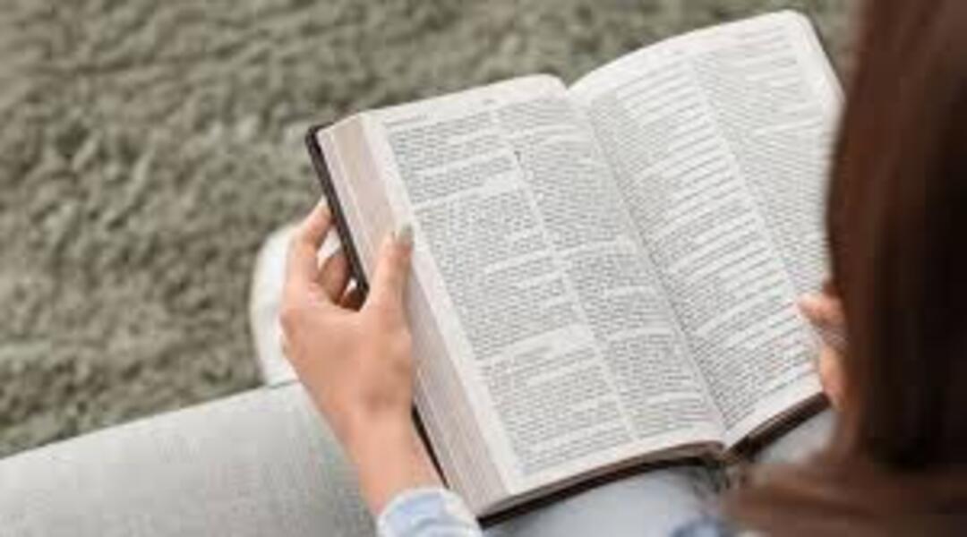 كيف يمكن تحويل القراءة إلى عادة يومية بدون إرهاق؟