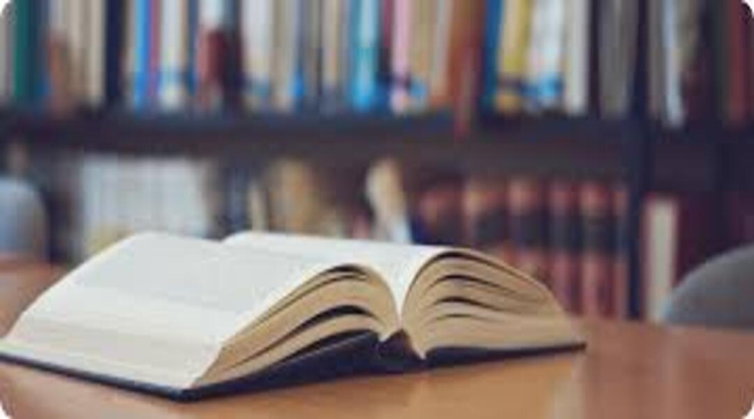 ما هي أبرز الكتب التي تصدرت قوائم الأكثر مبيعًا في العالم العربي هذا العام؟